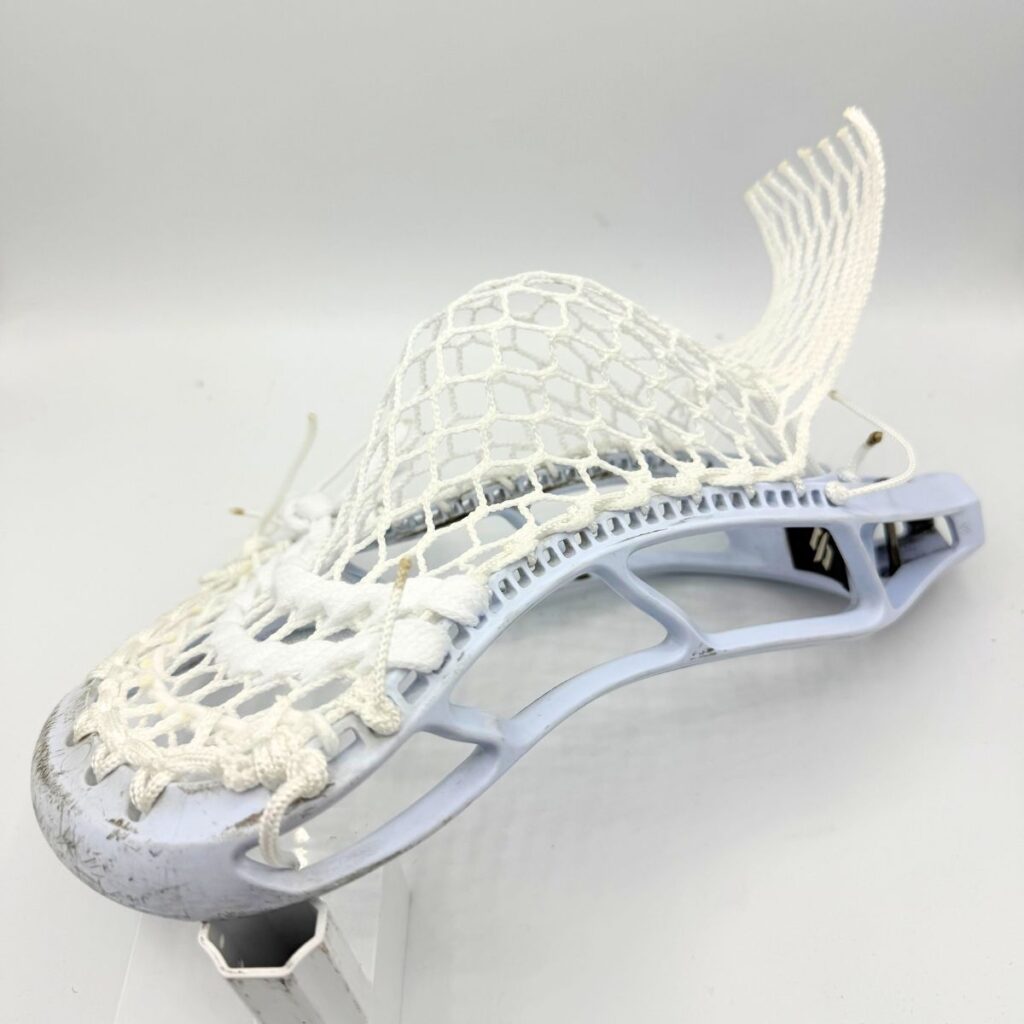 Side profile of a StringKing Legend Senior featuring a custom mid-pocket and white Hero 4.0 Semi-Soft mesh.