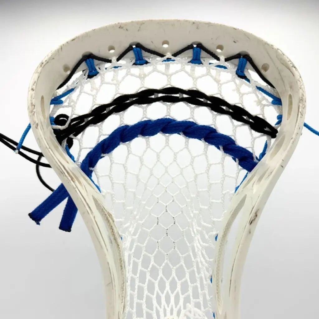 Custom strung Warrior Mojo lacrosse head with Hero 4.0 Semi-Soft mesh featuring a mid-pocket for men's league midfielders.