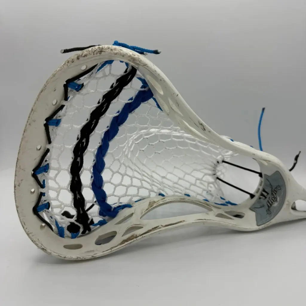 Custom strung Warrior Mojo lacrosse head with Hero 4.0 Semi-Soft mesh featuring a mid-pocket for men's league midfielders.