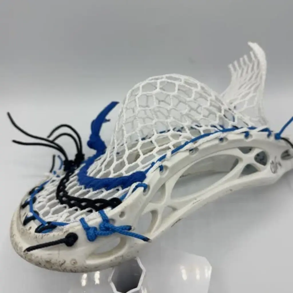 Custom strung Warrior Mojo lacrosse head with Hero 4.0 Semi-Soft mesh featuring a mid-pocket for men's league midfielders.
