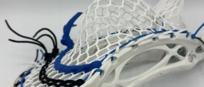 Custom strung Warrior Mojo lacrosse head with Hero 4.0 Semi-Soft mesh featuring a mid-pocket for men's league midfielders.